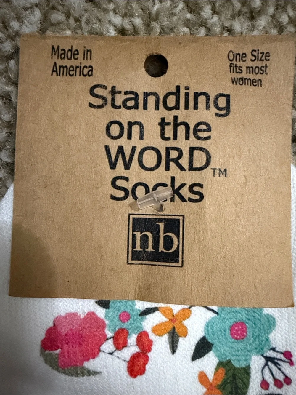nb Standing on the Word White Floral 'Be Strong & Courageous' Socks